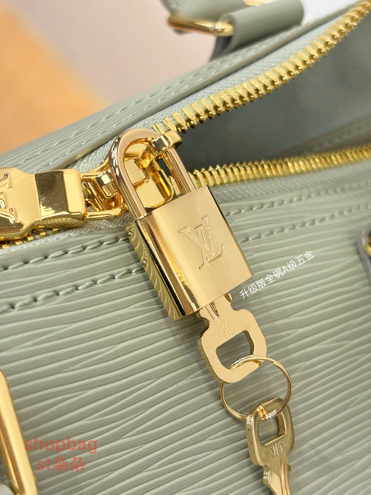 頂級精品 LV Keepall Bandoulière 45 牛皮 卡其綠色 旅行包 M15181 10 頂級精品 精品包包推薦 LV旅行包