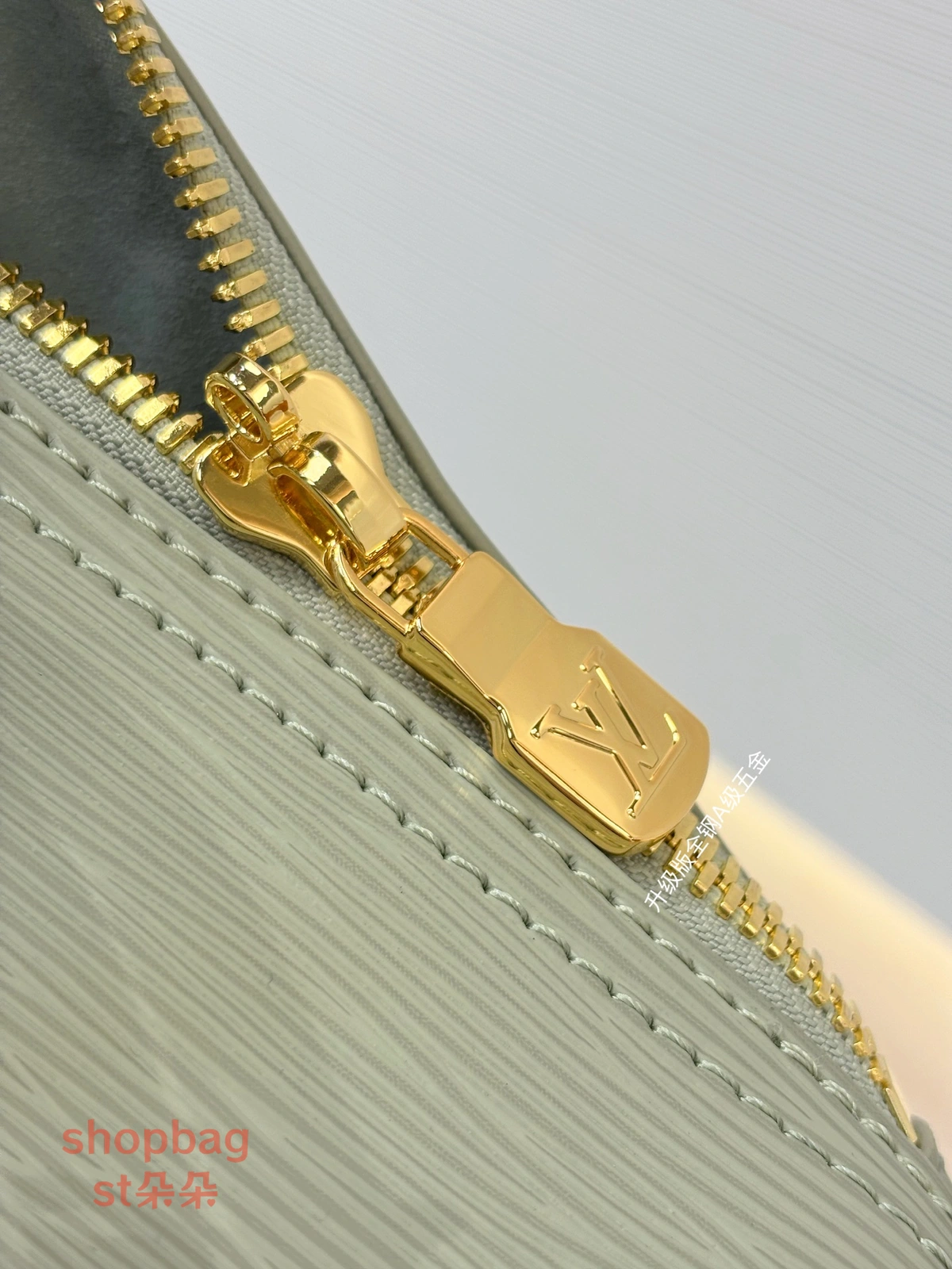 頂級精品 LV Keepall Bandoulière 45 牛皮 卡其綠色 旅行包 M15181 12 頂級精品 精品包包推薦 LV旅行包