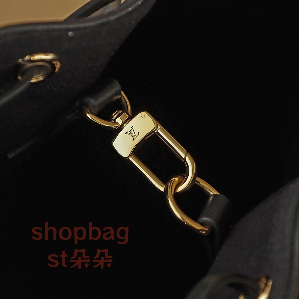 精品高仿 LV COUSSIN BUCKET 黑色 斜挎單肩 鏈條包 M26216 15 精品高仿 精品LV包