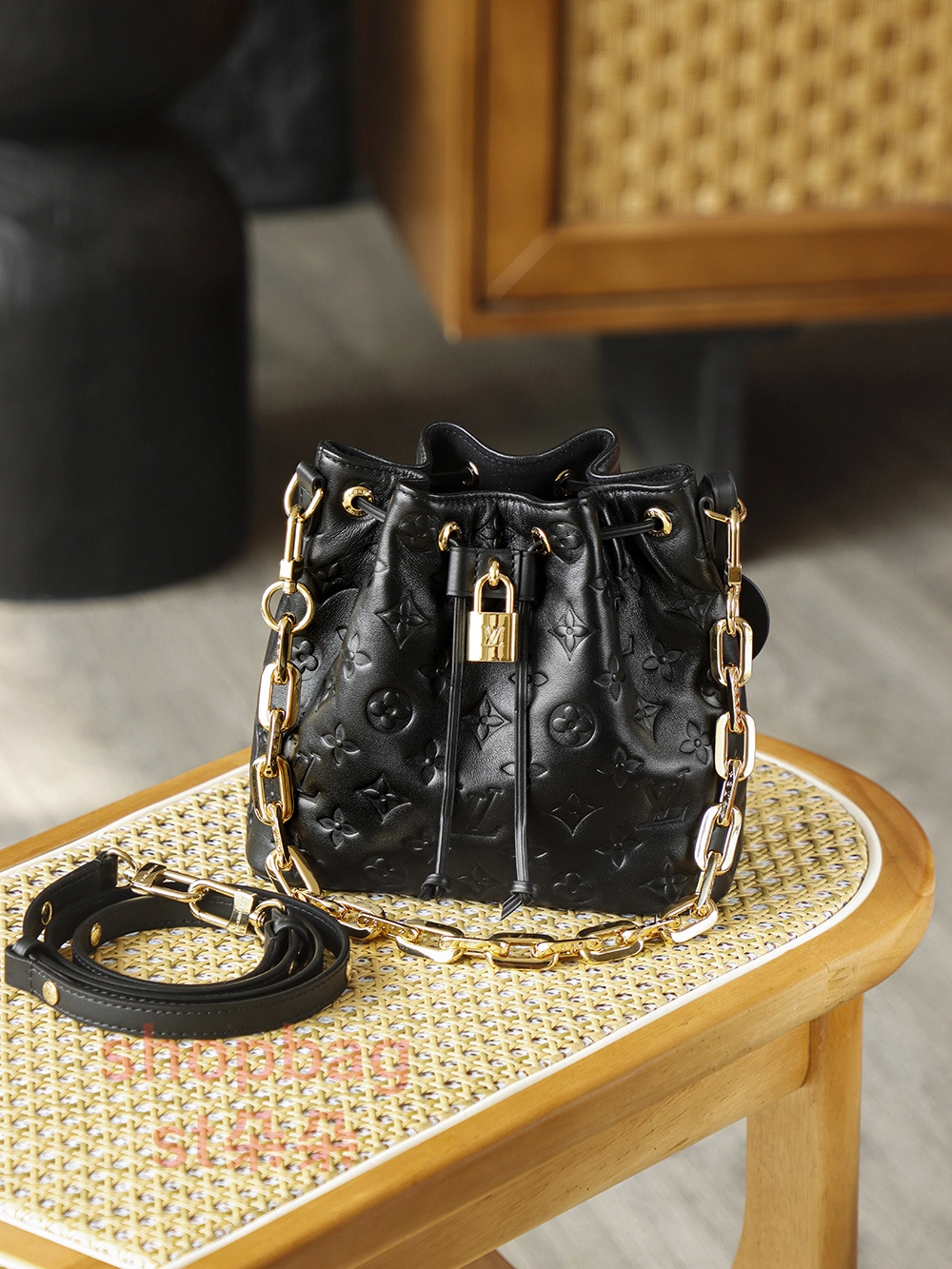 精品高仿 LV COUSSIN BUCKET 黑色 斜挎單肩 鏈條包 M26216 9 精品高仿 精品LV包