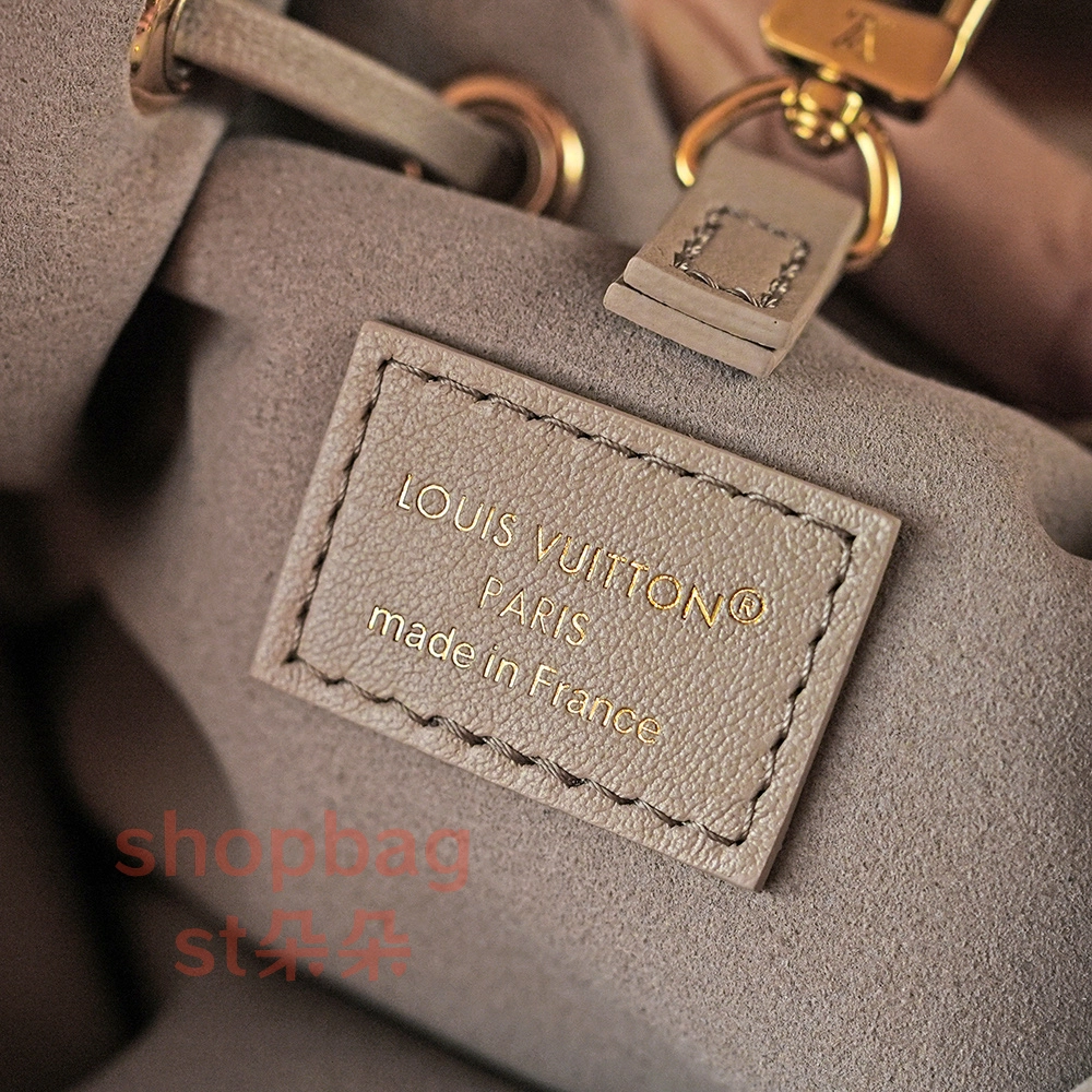 精品高仿 LV COUSSIN BUCKET 米色 斜挎單肩 鏈條包 M26530 14 高仿精品 LV包包推薦