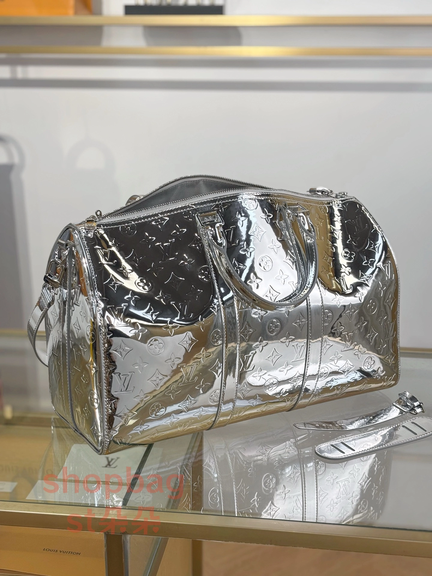 頂級a貨 LV Keepall Bandoulière 50 銀色 壓花男女通用旅行包 M26766 5 LV Keepall包 LV男包推薦