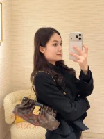 LV Pochette Sling