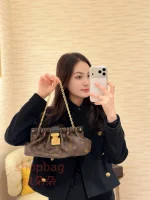 LV Pochette Sling
