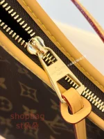 LV新款横板购物袋