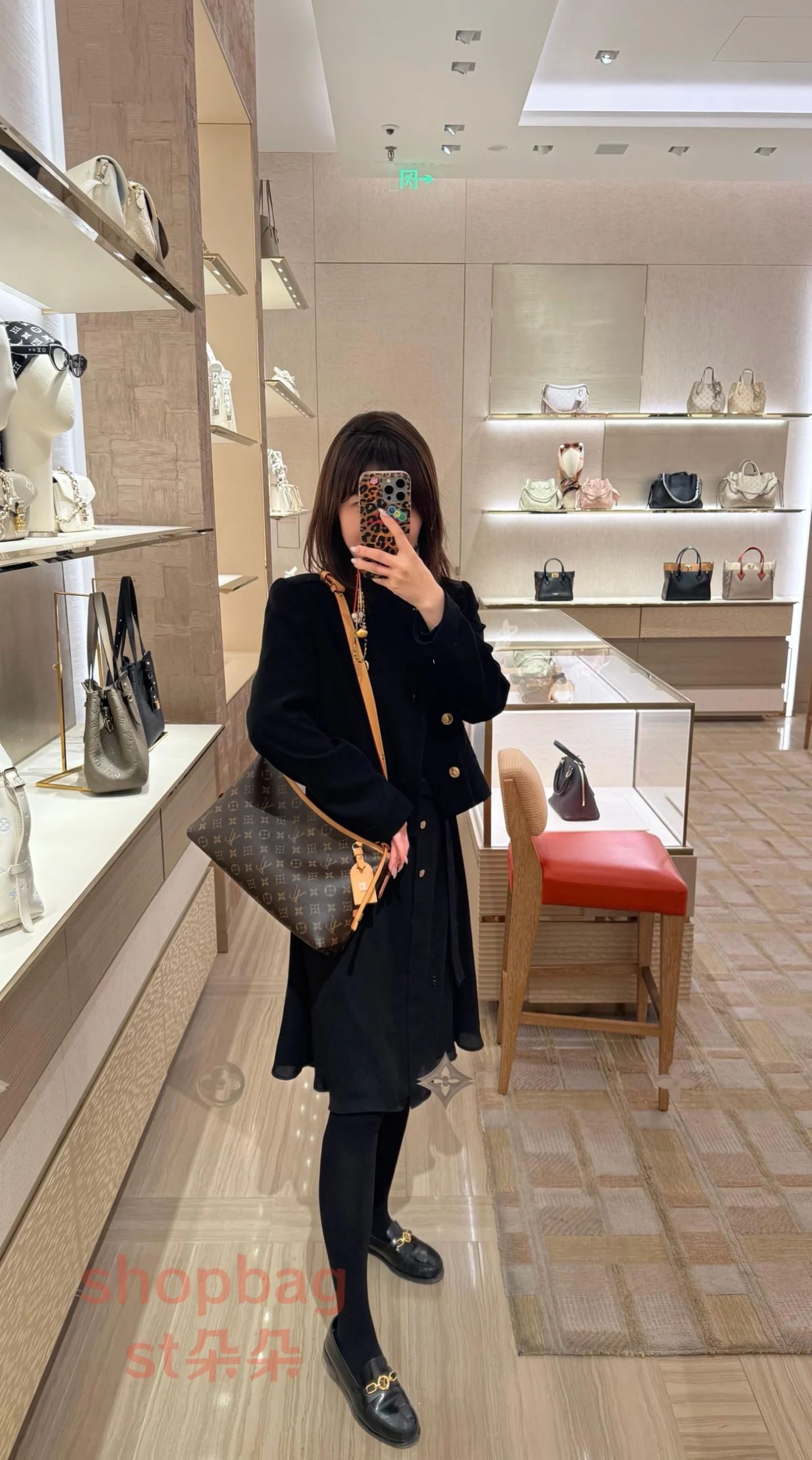 高仿精品包 LV CarryAll East West 新款 橫板 老花 購物袋 m28101 22 LV新款横板购物袋穿搭效果