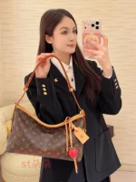 LV新款横板购物袋穿搭效果