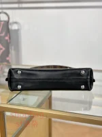 LV橫款黑武士包