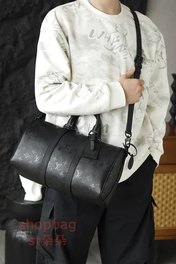 高仿包包 LV Keepall Bandoulière 35 黑色Monogram Midnight 旅行袋：圖片 23