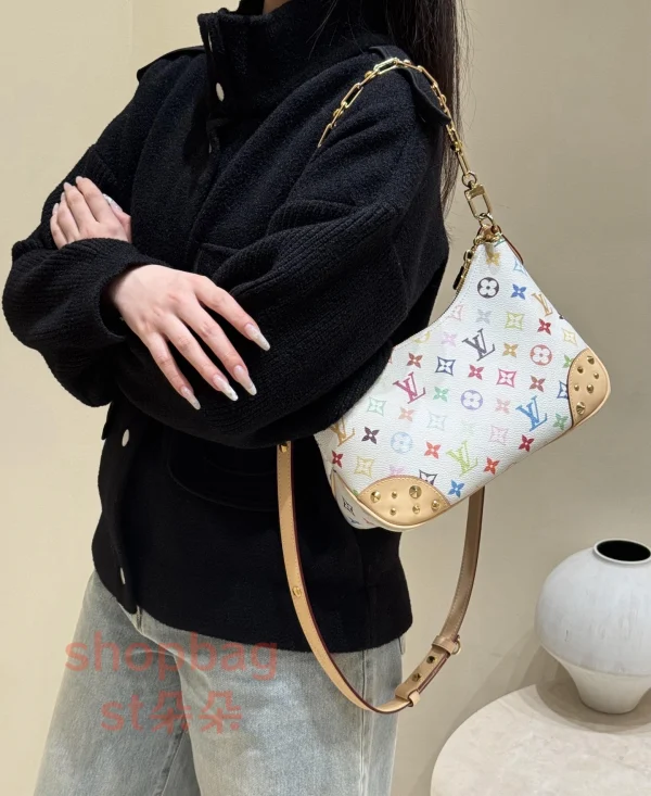 LV新款牛角包