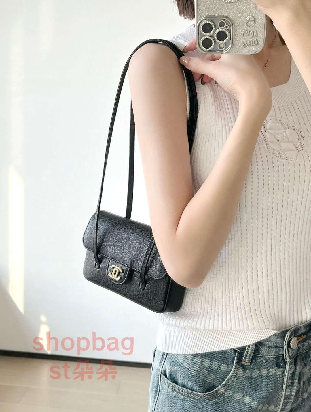 高仿精品 香奈兒 26P系列 𝖩𝖾𝗇𝗇𝗂𝖾同款包王𝖯𝗋𝖾𝗉𝗉𝗒 𝖢𝗈𝖼𝗈 MINI 黑色 小牛皮單肩包 26 香奈兒 Preppy CoCo手袋