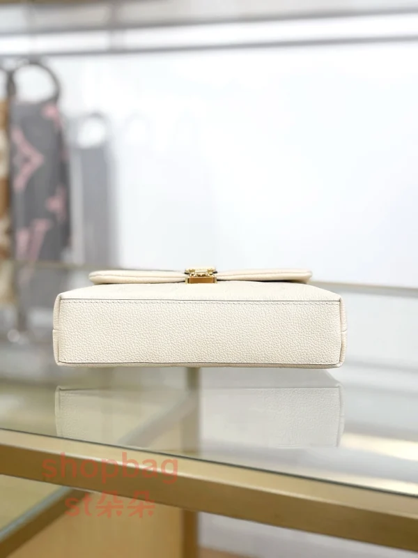 高仿包 LV Nano Madeleine 白色 壓紋 鏈條包 M12145：圖片 10
