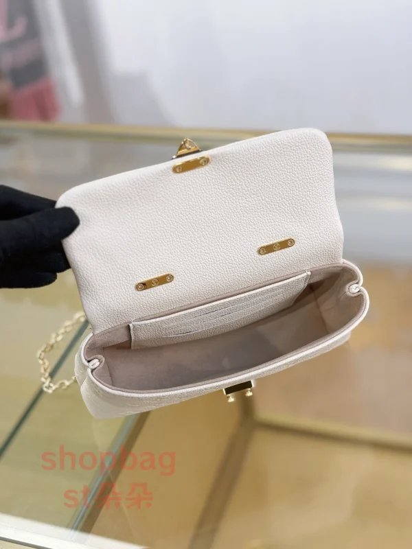 高仿包 LV Nano Madeleine 白色 壓紋 鏈條包 M12145：圖片 7