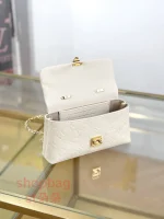 高仿包 LV Nano Madeleine 白色 壓紋 鏈條包 M12145：圖片 6