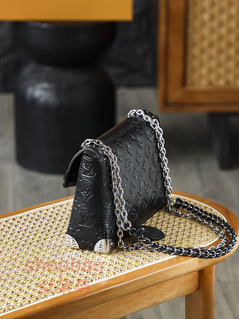 高仿包 LV Trunkie 2026款新款 黑色壓紋 鏈條包 5 高仿包 LV Trunkie 2026款新款 黑色壓紋 鏈條包