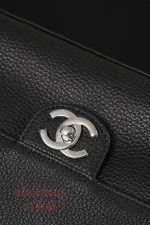 高仿精品 CHANEL 26S 𝐆𝐃同款CF 大號黑色銀扣 口蓋包包 AS6231：圖片 15