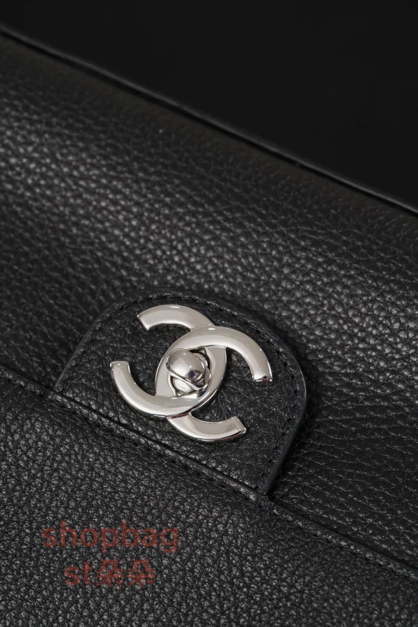 高仿精品 CHANEL 26S 𝐆𝐃同款CF 大號黑色銀扣 口蓋包包 AS6231：圖片 15