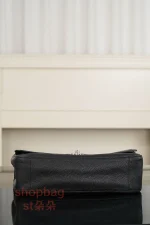 高仿精品 CHANEL 26S 𝐆𝐃同款CF 大號黑色銀扣 口蓋包包 AS6231：圖片 10