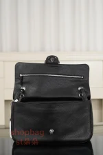 高仿精品 CHANEL 26S 𝐆𝐃同款CF 大號黑色銀扣 口蓋包包 AS6231：圖片 8