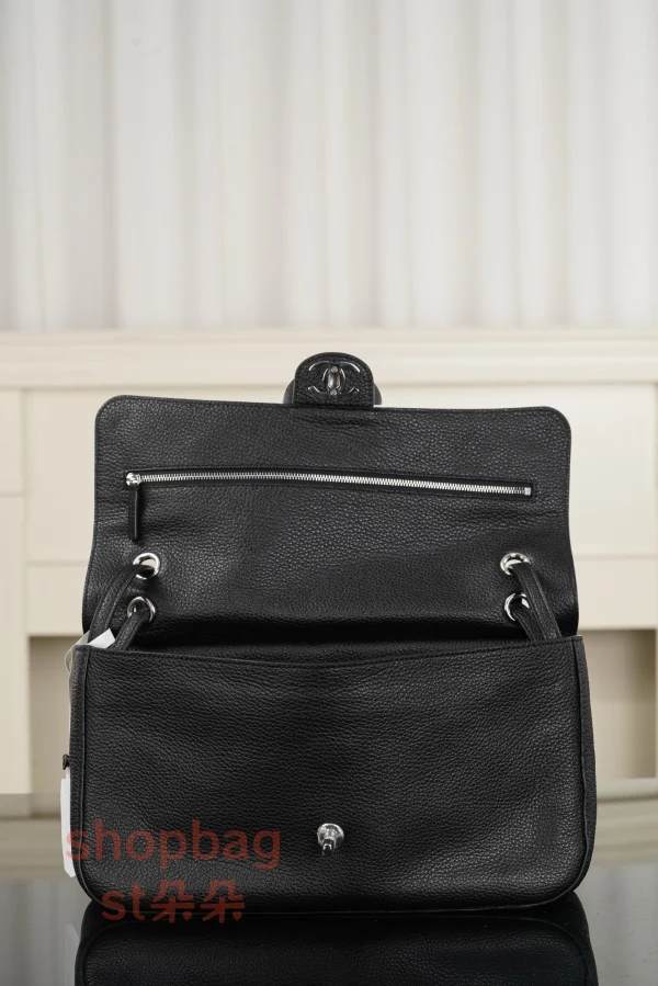 高仿精品 CHANEL 26S 𝐆𝐃同款CF 大號黑色銀扣 口蓋包包 AS6231：圖片 8