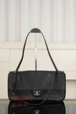 高仿精品 CHANEL 26S 𝐆𝐃同款CF 大號黑色銀扣 口蓋包包 AS6231：圖片 5