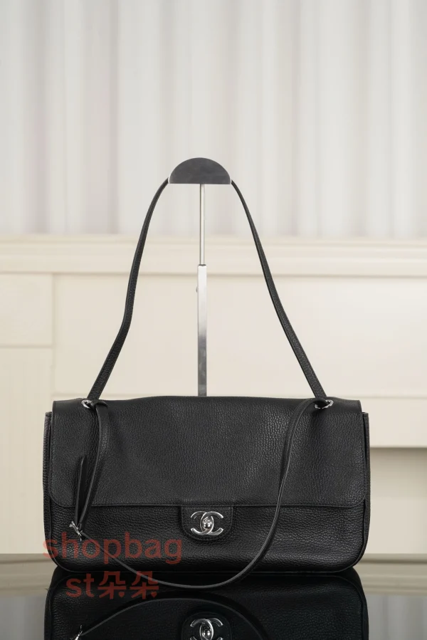 高仿精品 CHANEL 26S 𝐆𝐃同款CF 大號黑色銀扣 口蓋包包 AS6231：圖片 5