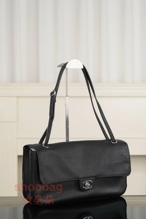 高仿精品 CHANEL 26S 𝐆𝐃同款CF 大號黑色銀扣 口蓋包包 AS6231：圖片 4