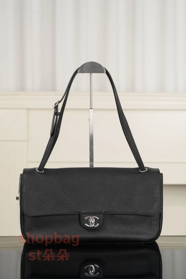 高仿精品 CHANEL 26S 𝐆𝐃同款CF 大號黑色銀扣 口蓋包包 AS6231：圖片 2