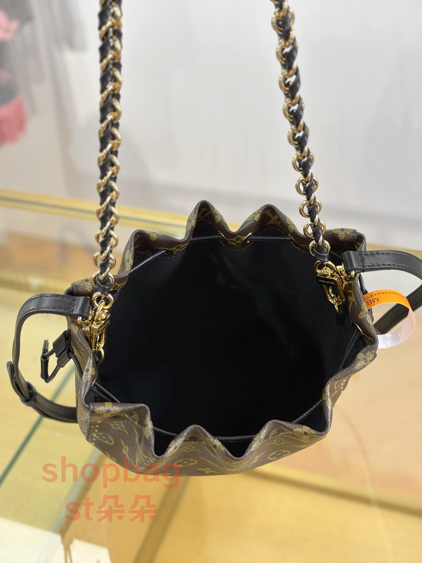 a貨 LV Noé Trunk 2026 春夏 老花 單肩 水桶包 M28515 6 a貨 LV Noé Trunk 2026 春夏 老花 單肩 水桶包 M28515