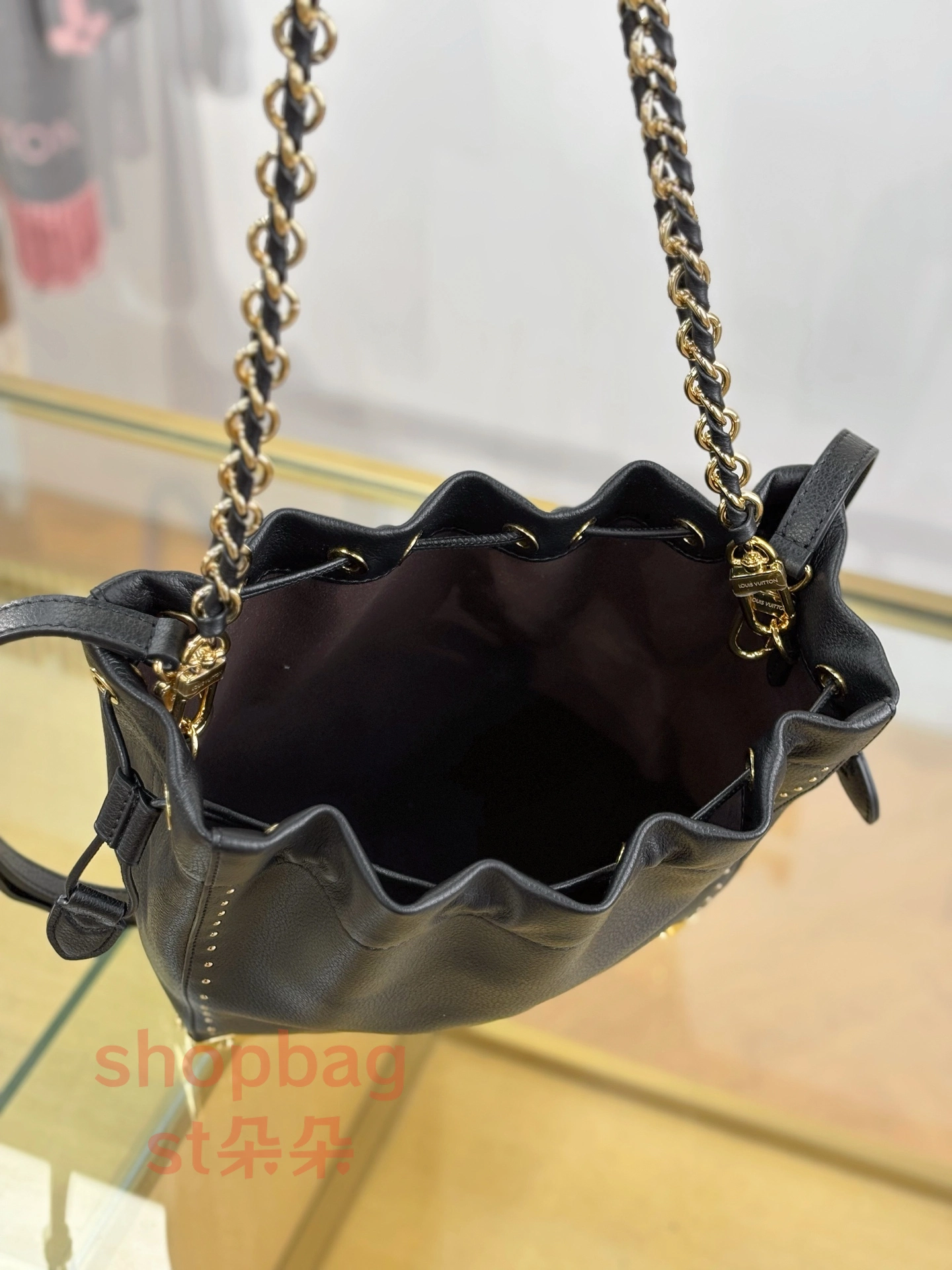 a貨 LV Noé Trunk 2026 春夏 黑色 單肩水桶包 M29391 6 a貨 LV Noé Trunk 2026 春夏 黑色 單肩水桶包 M29391