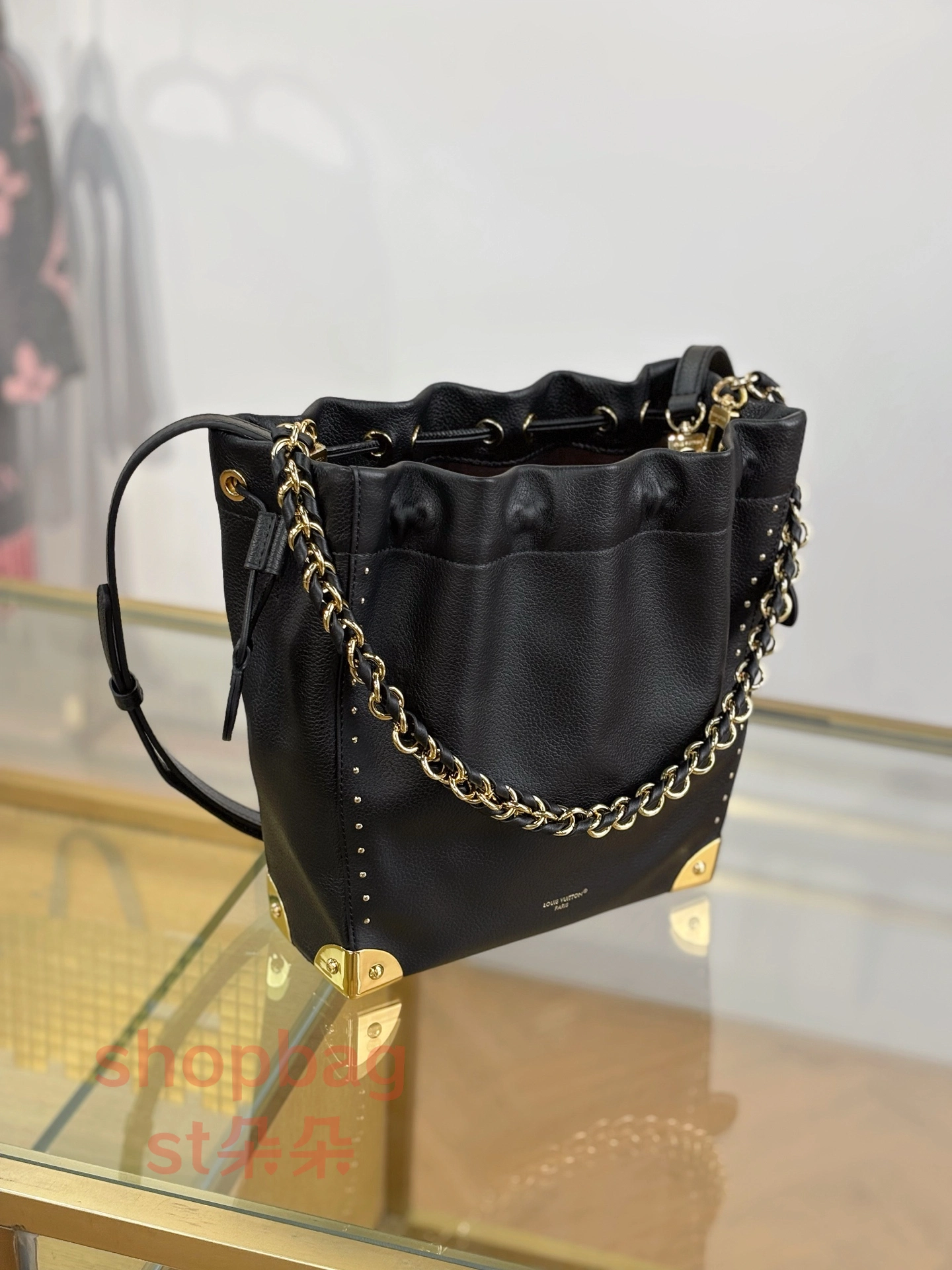 a貨 LV Noé Trunk 2026 春夏 黑色 單肩水桶包 M29391 4 a貨 LV Noé Trunk 2026 春夏 黑色 單肩水桶包 M29391