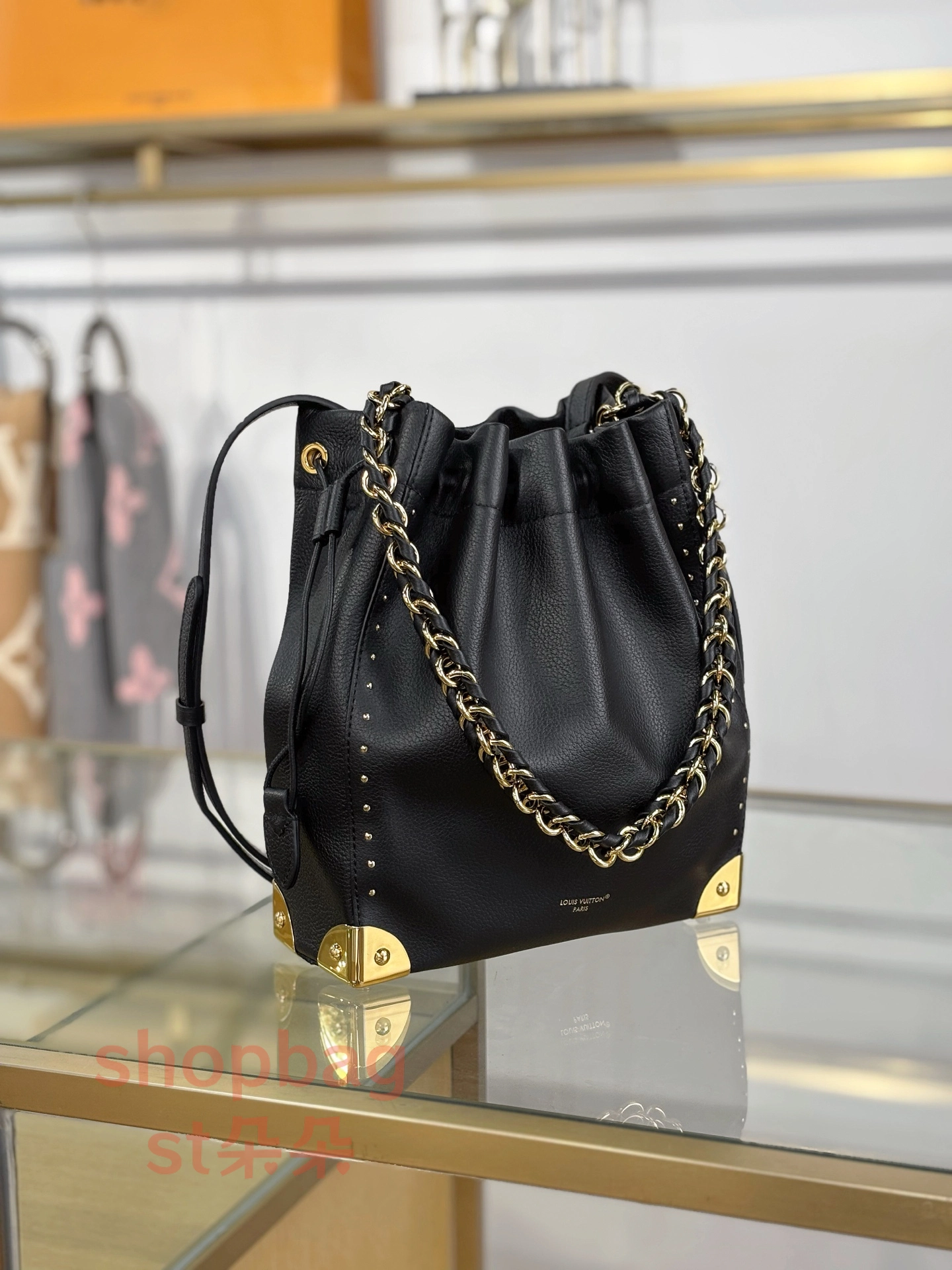 a貨 LV Noé Trunk 2026 春夏 黑色 單肩水桶包 M29391 2 a貨 LV Noé Trunk 2026 春夏 黑色 單肩水桶包 M29391
