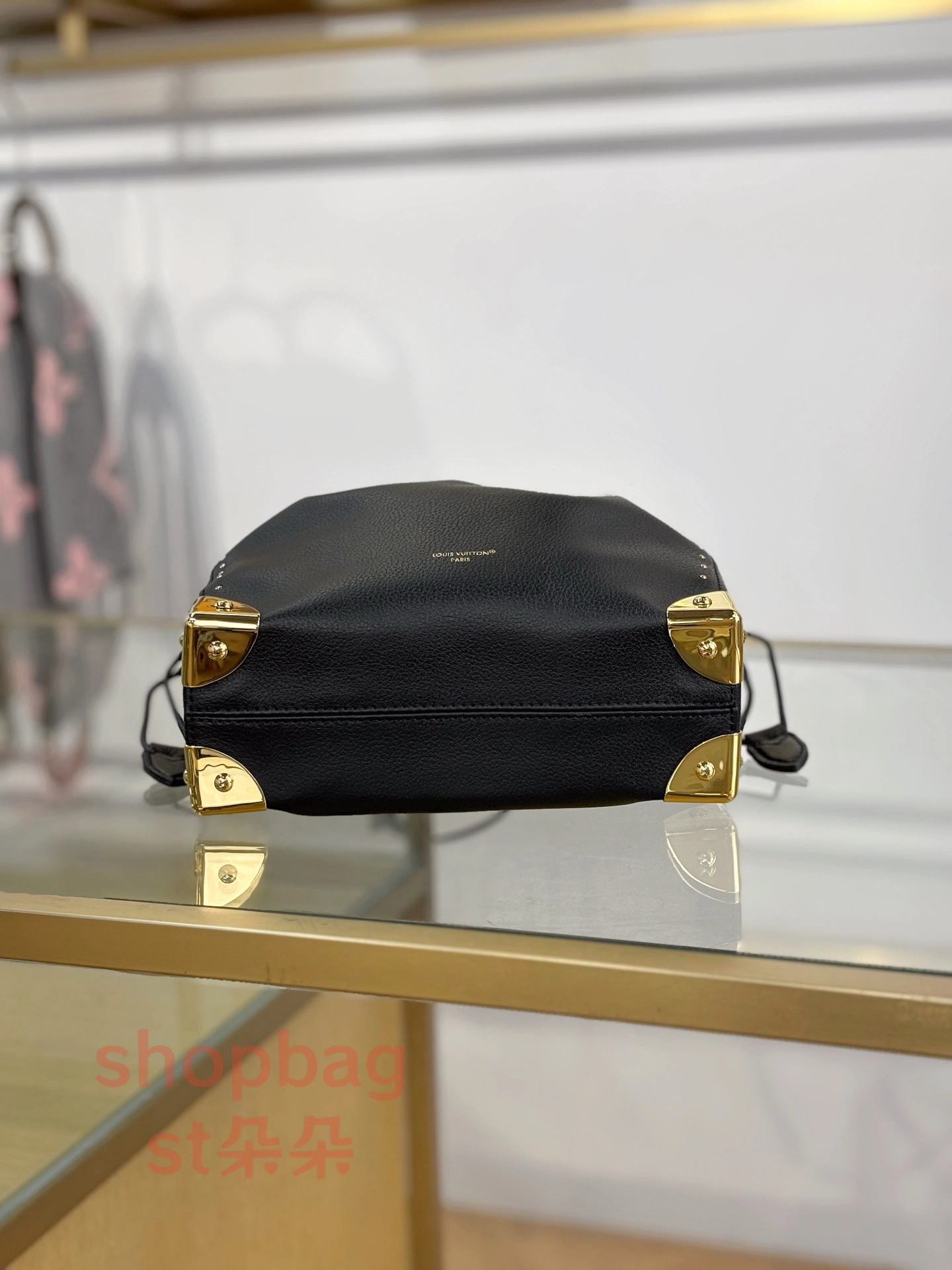 a貨 LV Noé Trunk 2026 春夏 黑色 單肩水桶包 M29391 9 a貨 LV Noé Trunk 2026 春夏 黑色 單肩水桶包 M29391