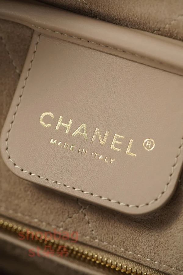 a貨 香奈兒 𝟐𝟔𝐬𝐬新款 卡其色 大號 保齡球包 AS6211：圖片 21