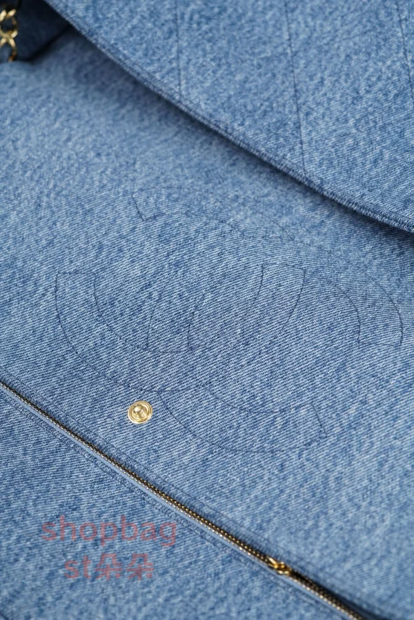a貨 香奈兒 𝟐𝟔𝐀高級手工坊 超大𝐂𝐅系列 單肩包 𝐌𝐀𝐗𝐈 牛仔藍：圖片 30