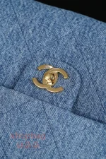 a貨 香奈兒 𝟐𝟔𝐀高級手工坊 超大𝐂𝐅系列 單肩包 𝐌𝐀𝐗𝐈 牛仔藍：圖片 17