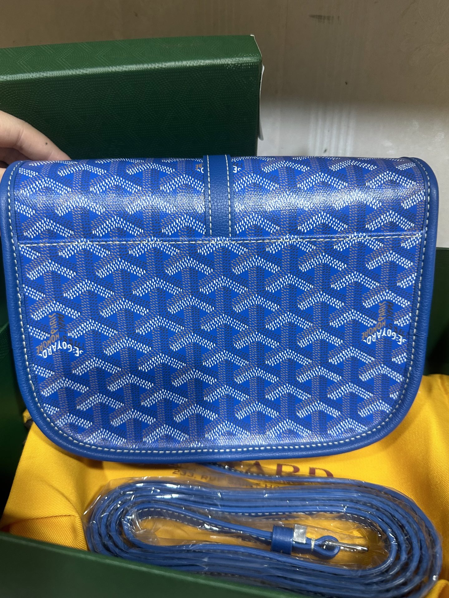 a貨 Goyard 的藍色 Belvedere 斜背包