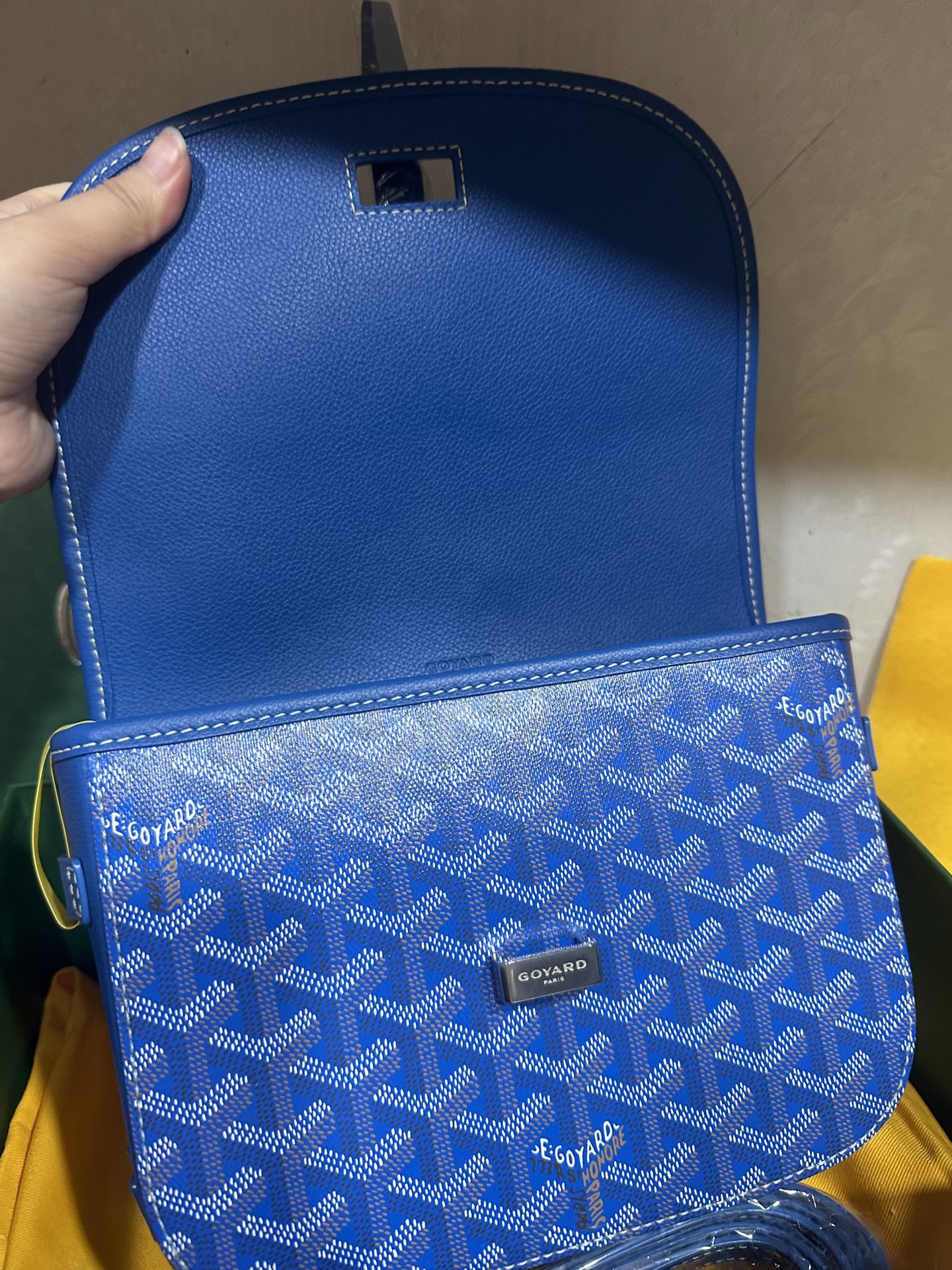 a貨 Goyard 的藍色 Belvedere 斜背包