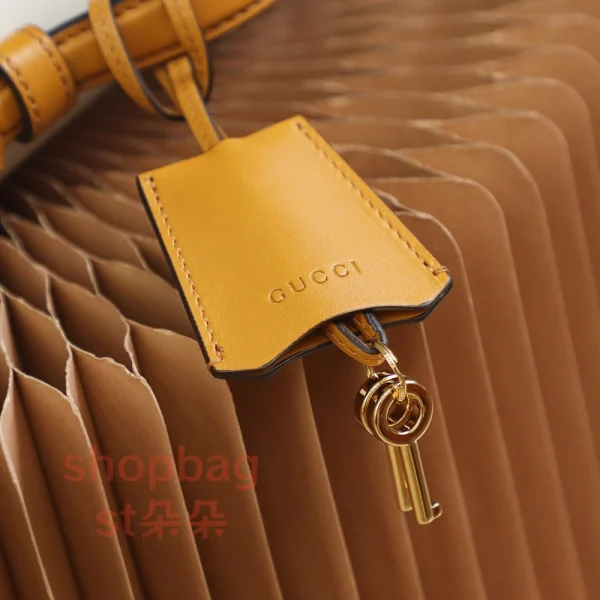 古馳精品包 經典Padlock MINI 雙色拼接掛鎖造型手提肩背包 658487：圖片 12