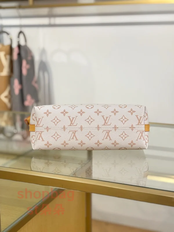 高仿包 LV Multipass 新款2026 白花斜挎包 M2A078：圖片 10