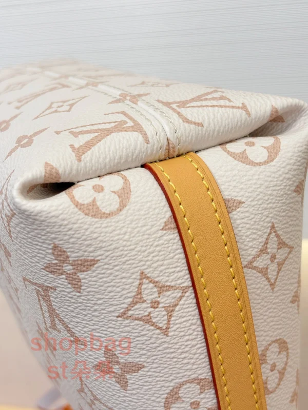 高仿包 LV Multipass 新款2026 白花斜挎包 M2A078：圖片 15