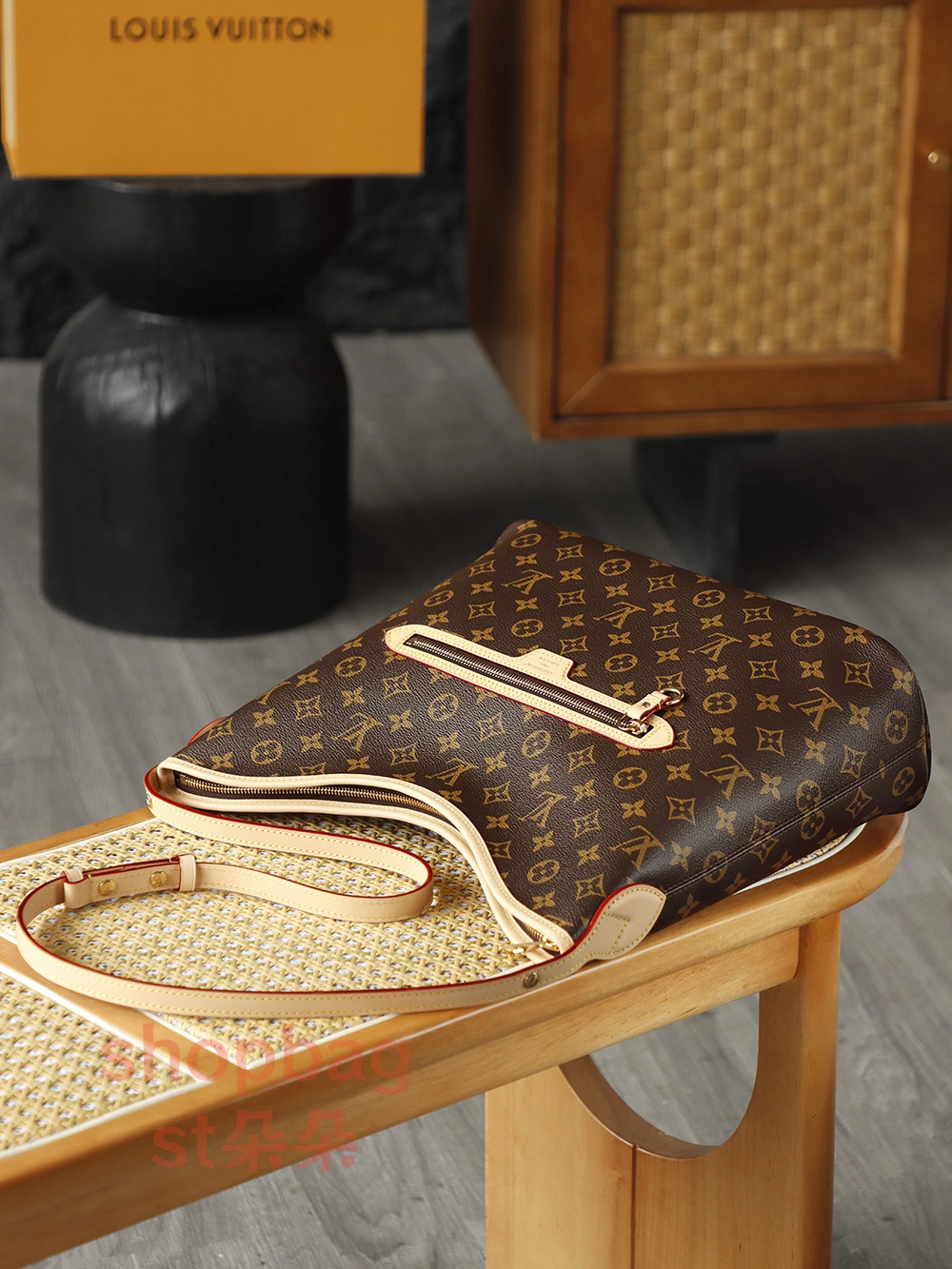 高仿包包 LV Lineup 老花 兩用包 肩背包 M27335 5 高仿包包 LV Lineup 老花 兩用包 肩背包 M27335 實拍效果展示
