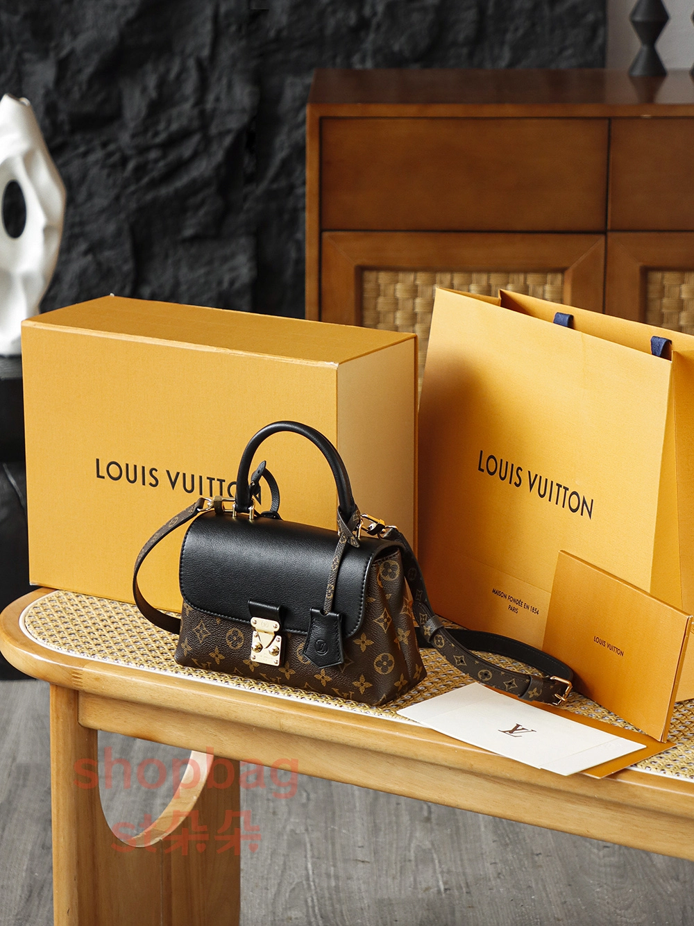 高仿包包 LV Madeleine BB 單肩手提手袋 M27511 9 高仿包包 LV Madeleine BB 單肩手提手袋 M27511