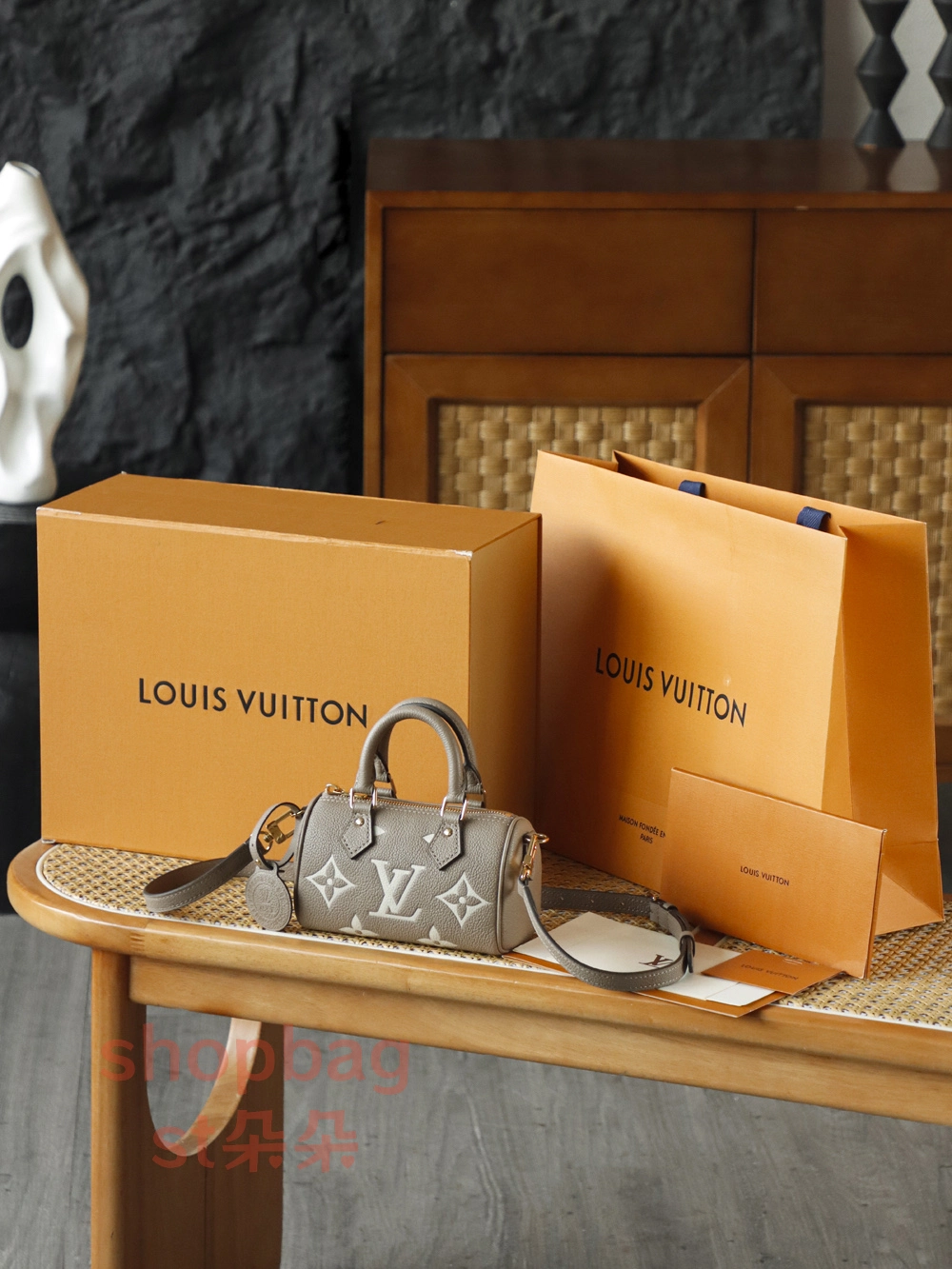 高仿包包 LV Nano Speedy 大象灰 斜挎包 M82890 9 高仿包包 LV Nano Speedy 大象灰 斜挎包 M82890