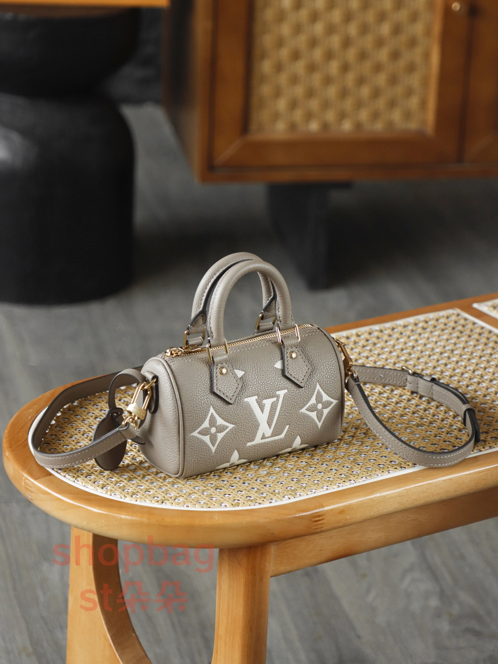 高仿包包 LV Nano Speedy 大象灰 斜挎包 M82890 6 高仿包包 LV Nano Speedy 大象灰 斜挎包 M82890