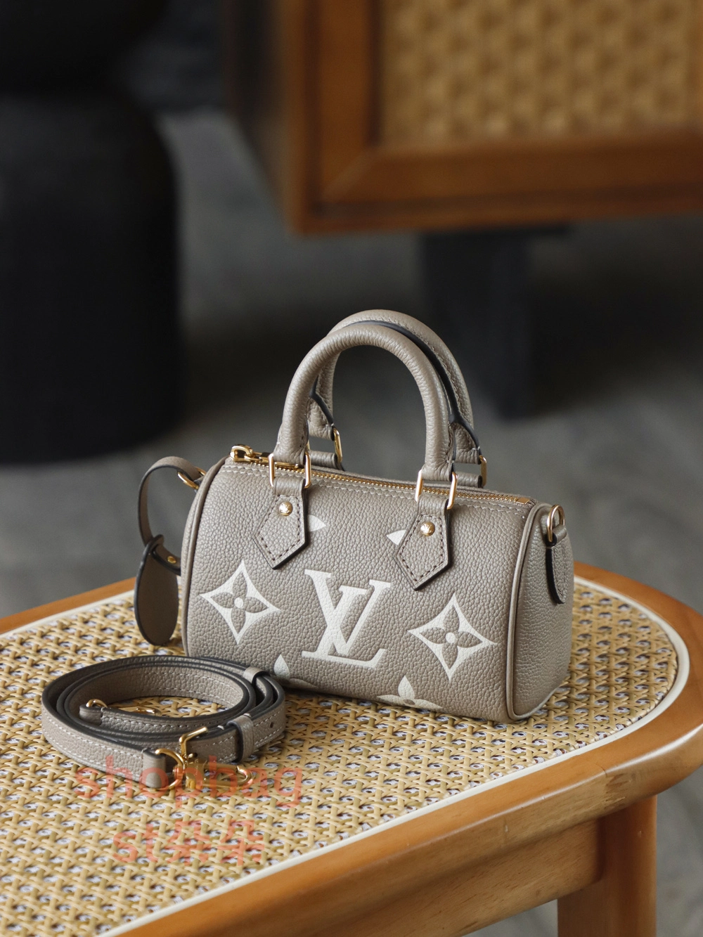 高仿包包 LV Nano Speedy 大象灰 斜挎包 M82890 3 高仿包包 LV Nano Speedy 大象灰 斜挎包 M82890
