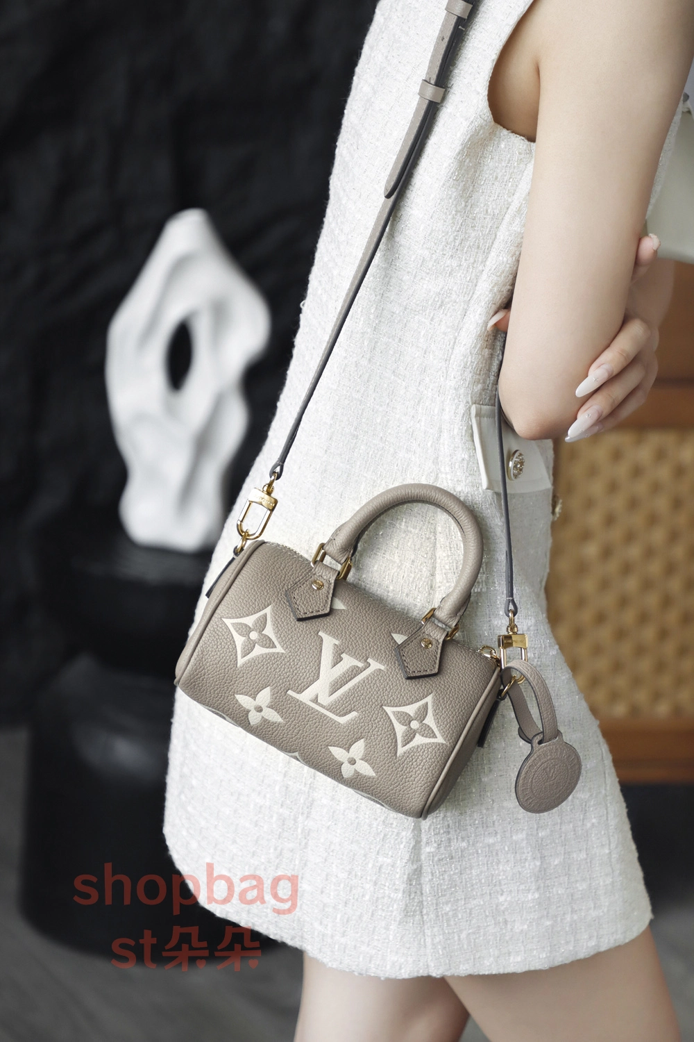 高仿包包 LV Nano Speedy 大象灰 斜挎包 M82890 20 高仿包包 LV Nano Speedy 大象灰 斜挎包 M82890