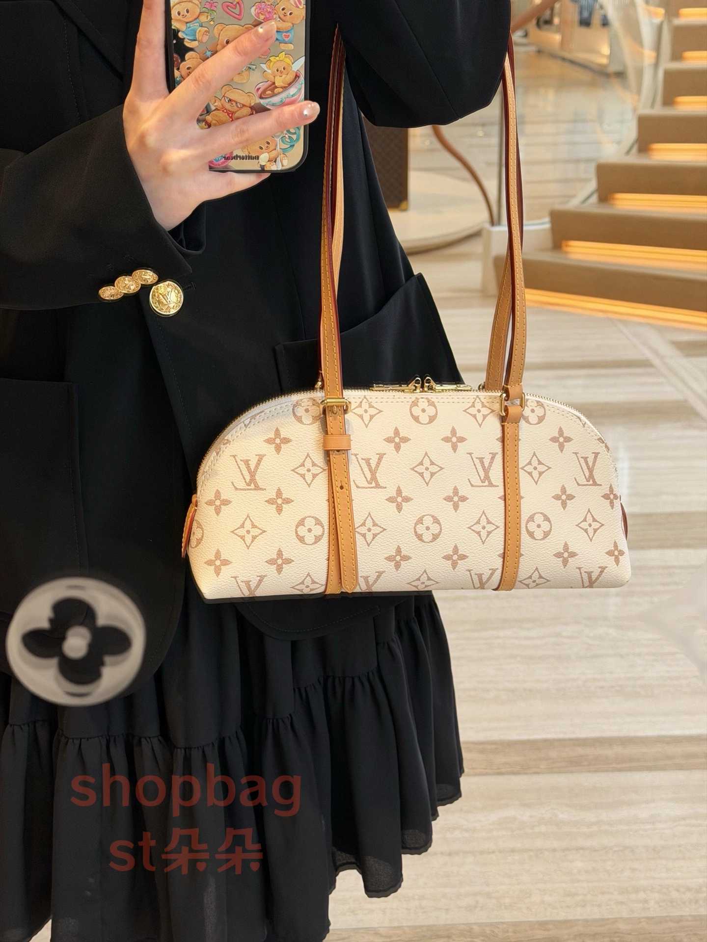 高仿包包 LV Squire East-West 沙丘老花東西包 橫向腋下包 M2A457 上身穿搭效果展示