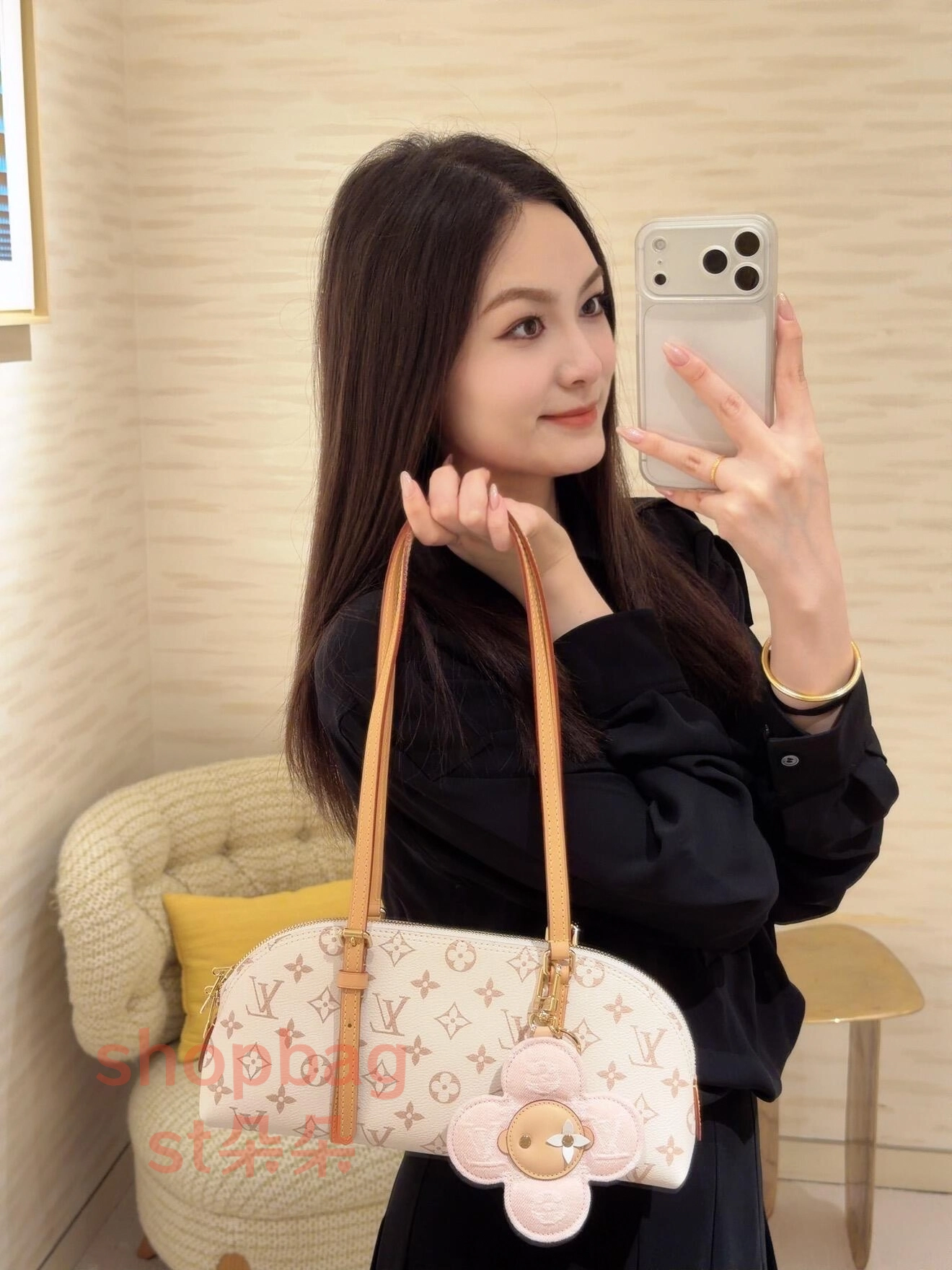 高仿包包 LV Squire East-West 沙丘老花東西包 橫向腋下包 M2A457 上身穿搭效果展示