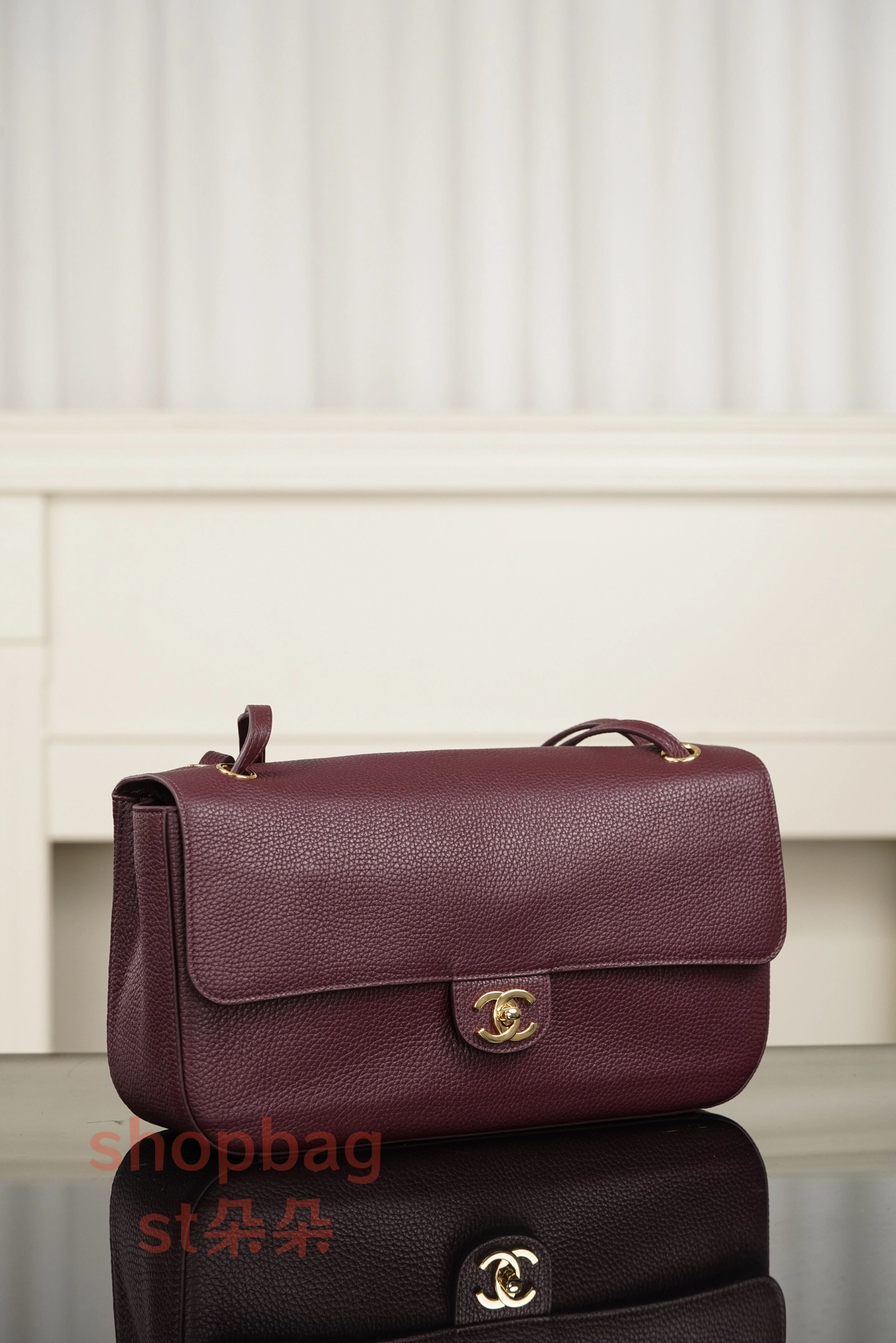 高仿精品包 CHANEL 26S 𝐆𝐃同款CF 大號 紅色金扣 口蓋包包 AS6231 6 高仿精品包 CHANEL 26S 𝐆𝐃同款CF 大號 紅色金扣 口蓋包包 AS6231